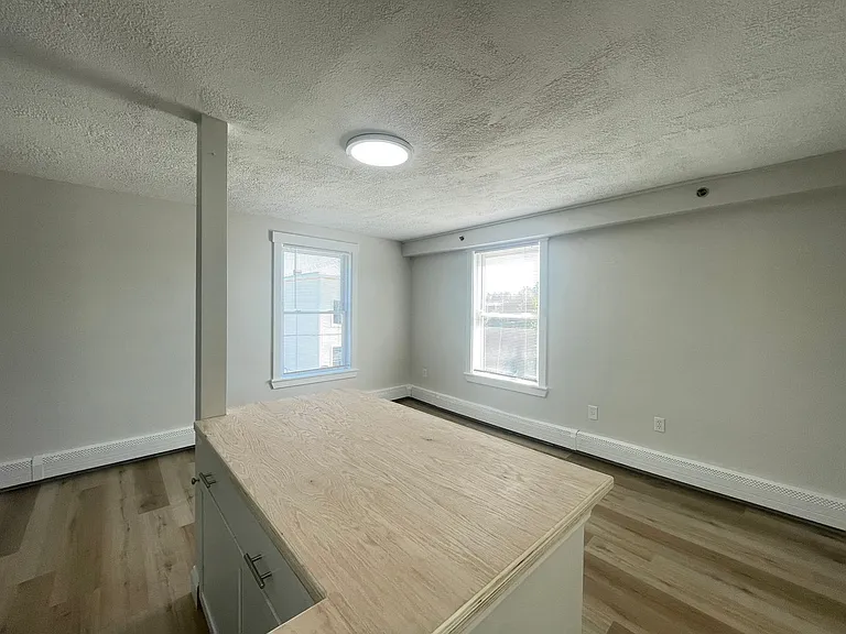 251 Pine St #304 — Photo 4