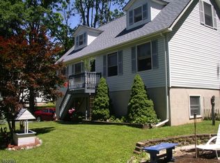 63 Wishing Well Rd, Hamburg, NJ 07419