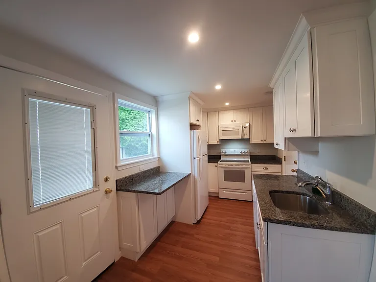 170 Brookfield Ave #1 — Photo 4