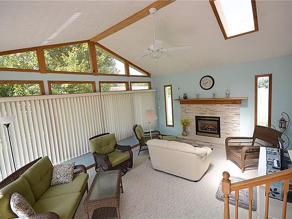 4th image of 568 Carolyn Dr