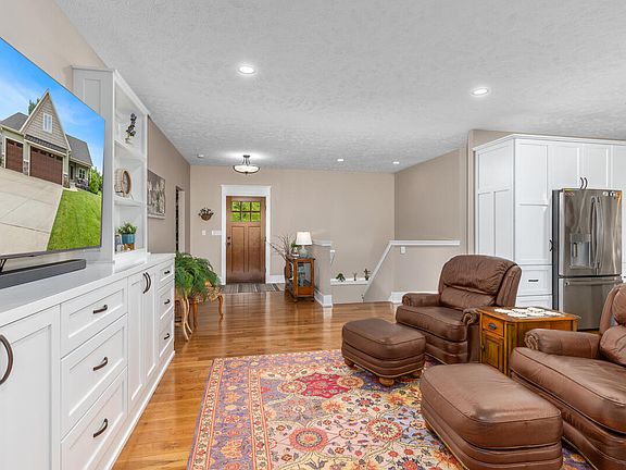 5th image of 2961 Bristol Ave NW