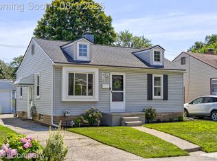 626 E Shevlin Ave, Hazel Park, MI 48030