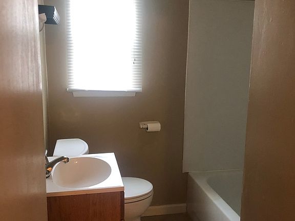 5th image of 1443 Salton Dr