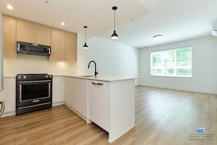 2180 Kelly Ave — Photo 2