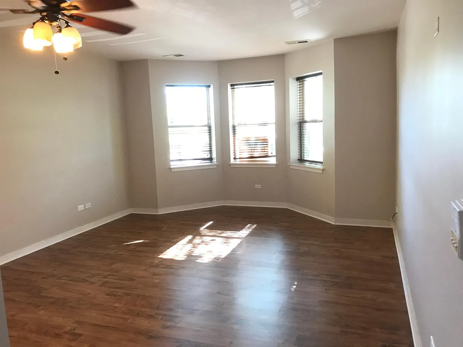 3 bed, 1500 sqft, $1,100 — Photo 2