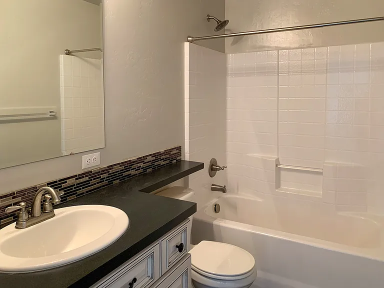 764 E Ionia Dr — Photo 17