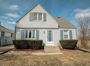 3829 S 37th St, Greenfield, WI 53221
