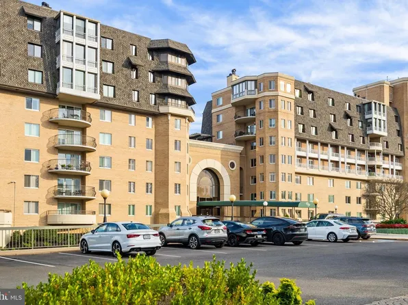 1250 S Washington St Unit 116, Alexandria, VA 22314