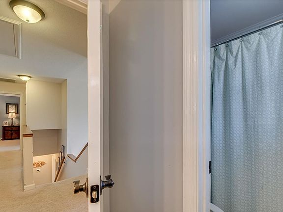 3rd image of 1156 Parkside Trl