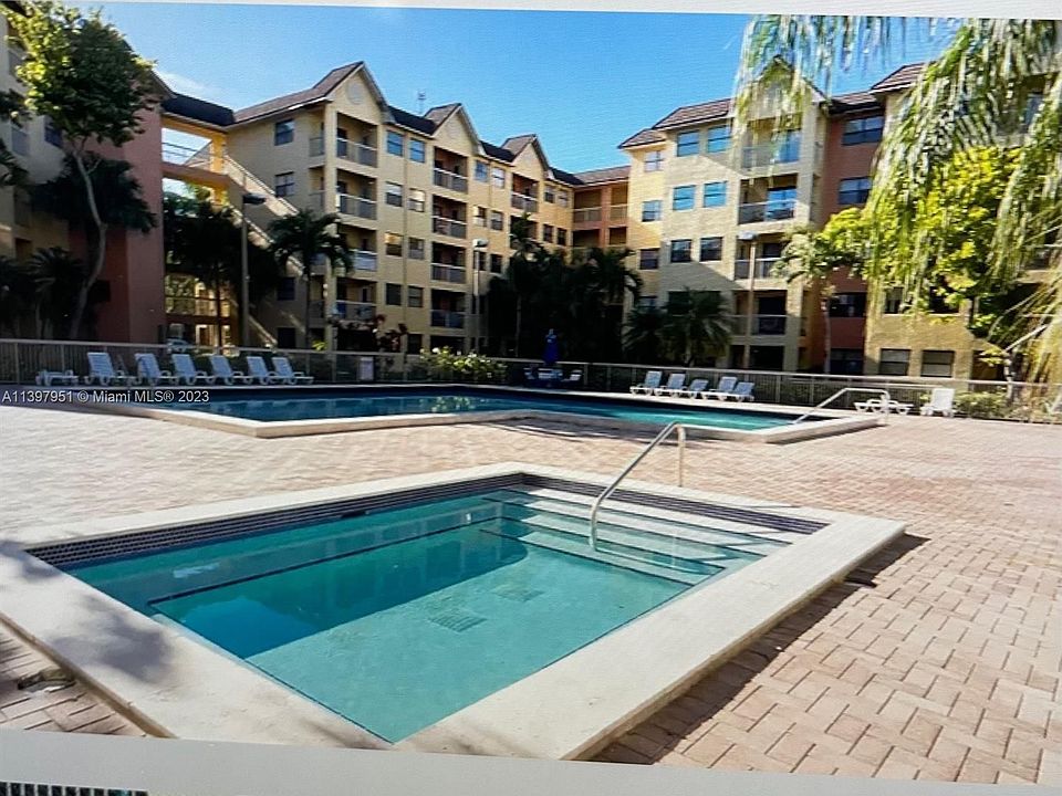 1st image of 8290 Lake Dr APT 102