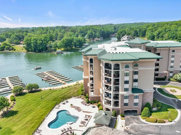 100 Bridgewater Pointe Pl Unit 401, Moneta, VA 24121