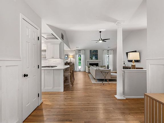 2nd image of 239 Windsor Forest Cir