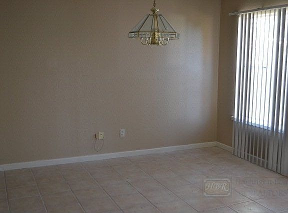 5th image of 909 Blue Bonnet Dr