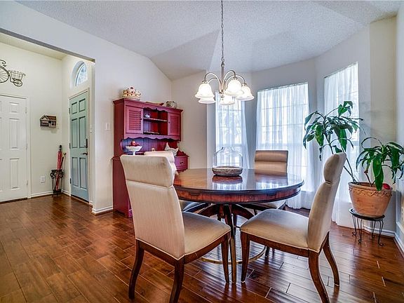 3rd image of 2201 Oak Meadow Cir