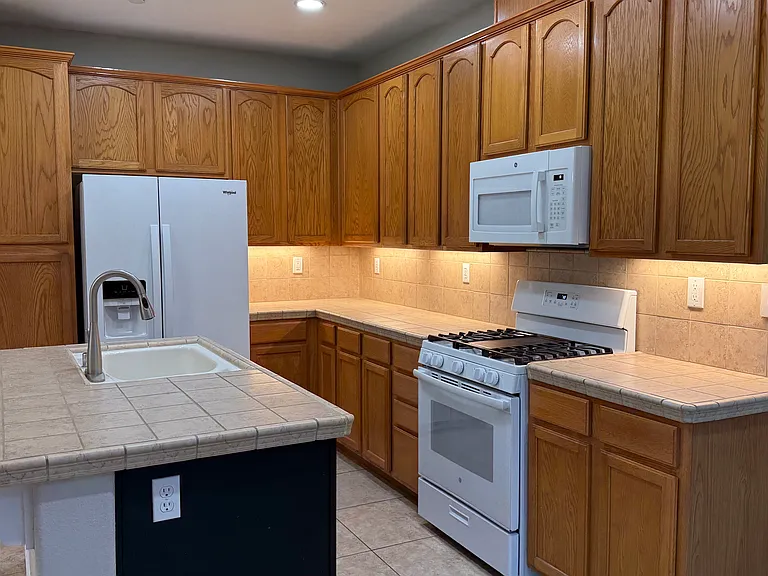 2090 Sierra View Cir #3 — Photo 7