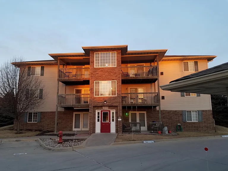 1020 Duchess Dr — Photo 1