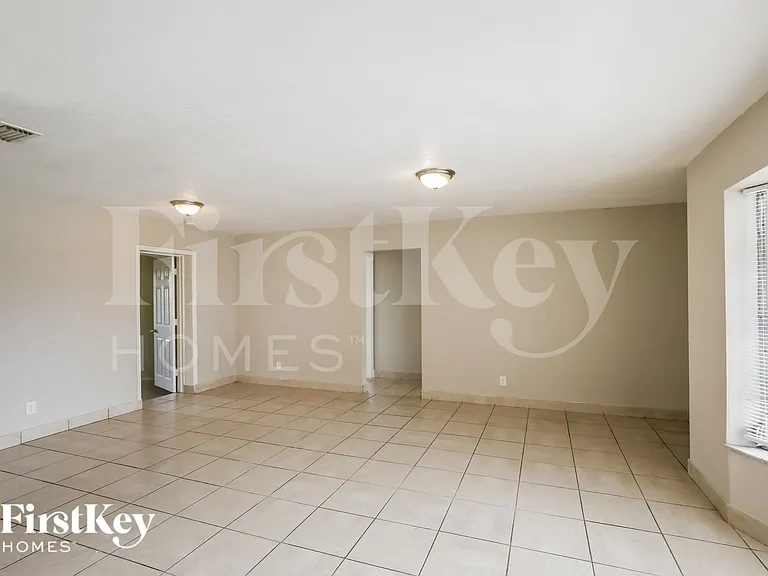 3333 NW 32nd Ct — Photo 4