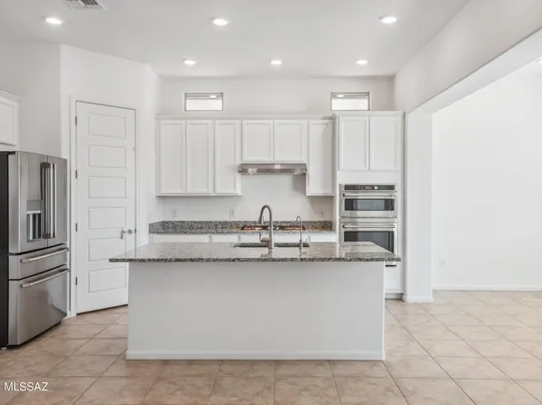 10838 N Cactus Point Dr, Tucson, AZ 85742
