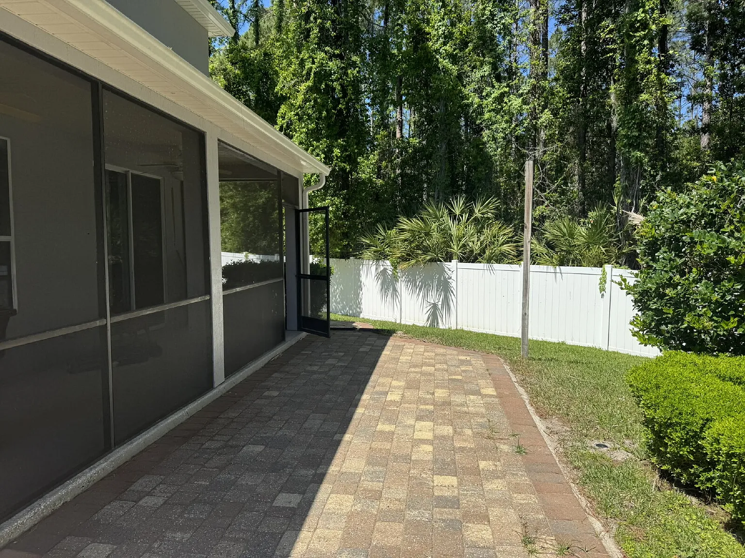 4 bed, 2.5 bath, 2466 sqft, $2,500 — Photo 4