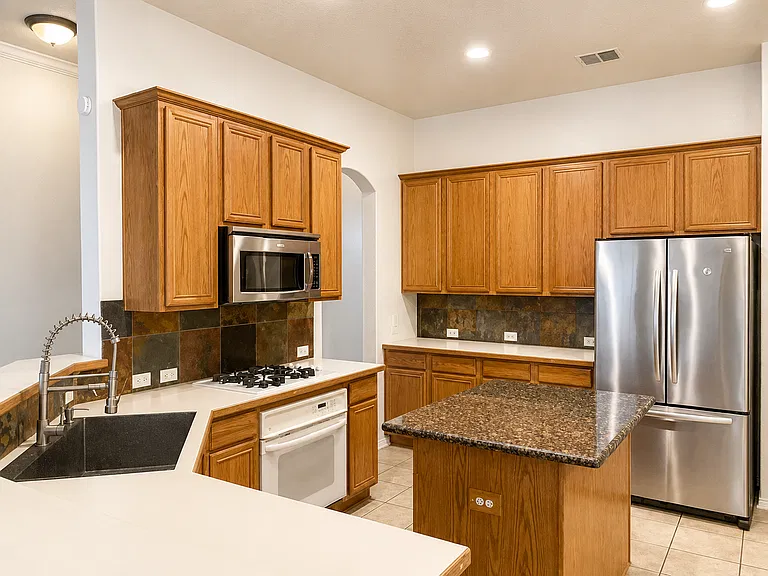 836 Mullrany Dr — Photo 2