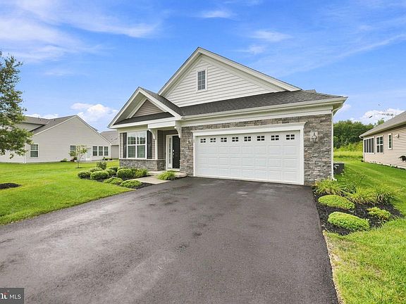 5th image of 29 Coliseum Dr