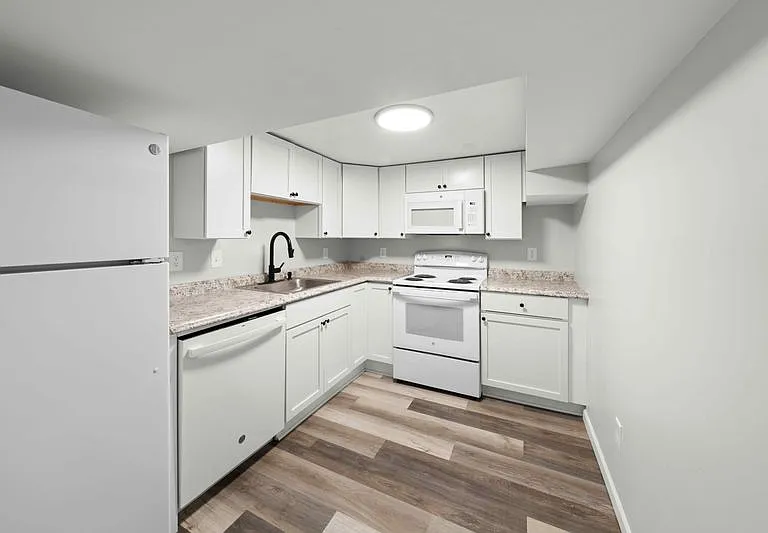 lower level kitchen