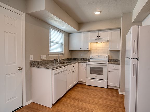 2nd image of 1001 E Main St #1