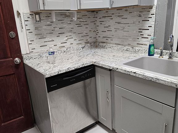 3rd image of 2554 32nd St APT 2