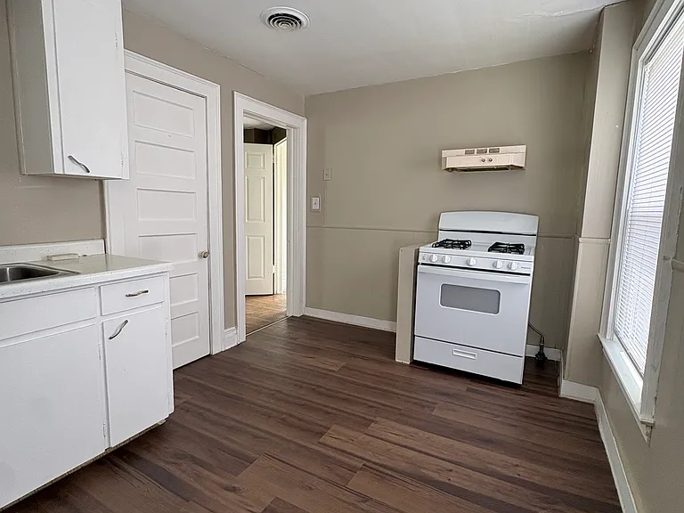 4 Hoffman Ave #2 — Photo 1