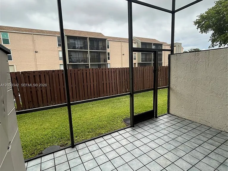 4401 SW 70th Ter — Photo 11