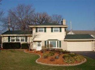 W139S6871 Sherwood Cir, Muskego, WI 53150
