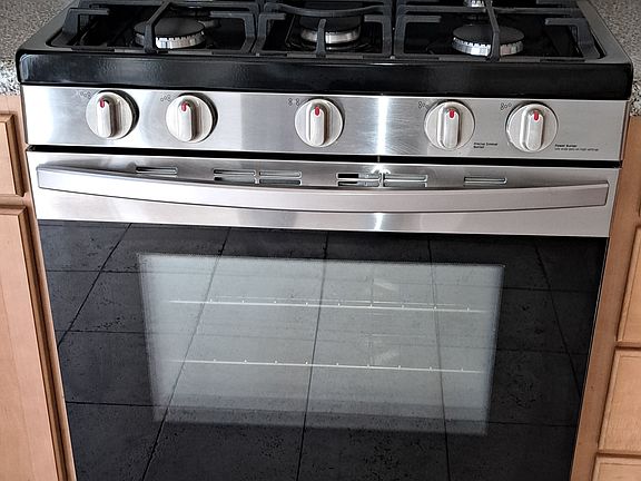 SAMSUNG 5-BURNER NATURAL GAS RANGE AND OVEN
