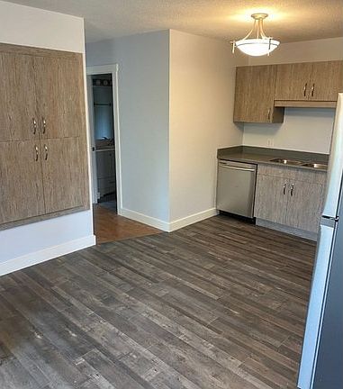 3rd image of 4602 46th Ave