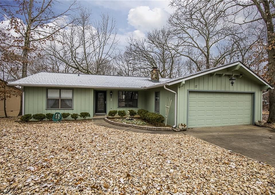 1st image of 17 Oakham Cir