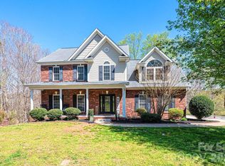 2586 Henry Falls Dr, Hickory, NC 28602