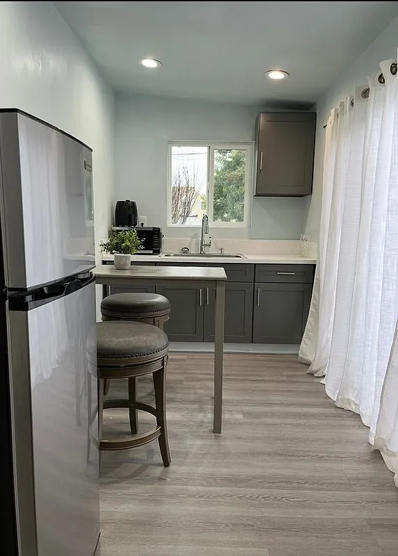 1 bed, 1.0 bath, 700 sqft, $1,600 — Photo 4