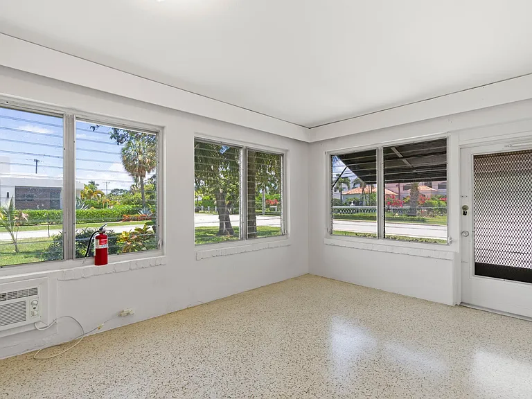 1725 N Lakeside Dr — Photo 22