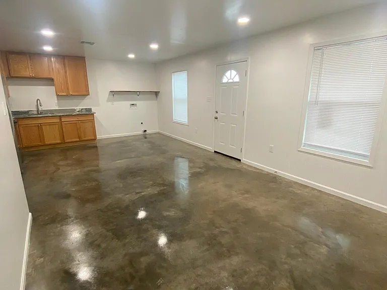 105 S Refinery St — Photo 12