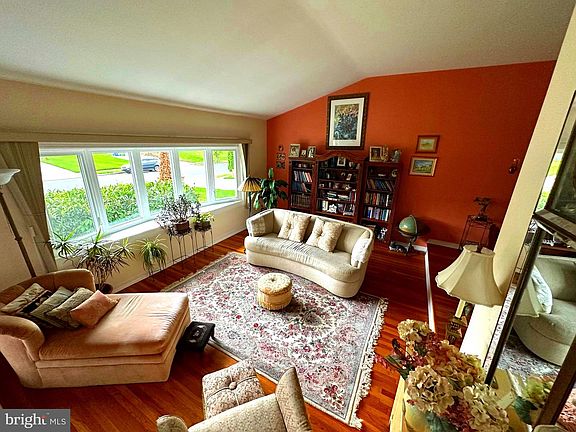 2nd image of 22 Knollwood Dr