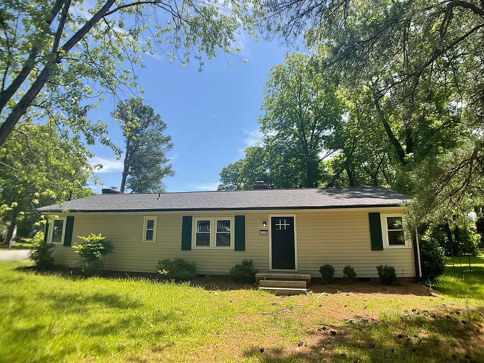1129 E Willowbrook Dr