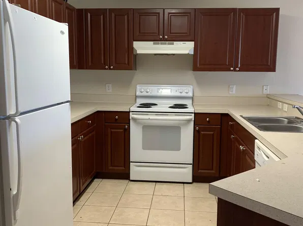 907 NE 15th Ln, Cape Coral, FL 33909