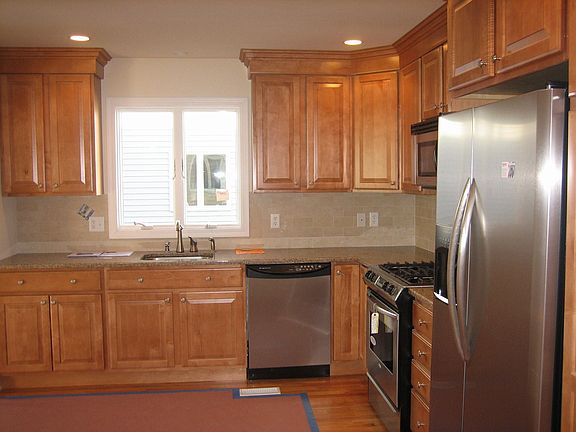 CARAMEL GLAZED CABS/SS APPL./GRANET CTR.