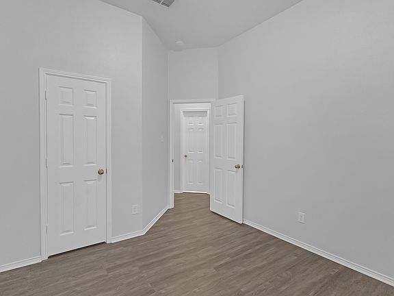 4th image of 10428 Bradshaw Dr