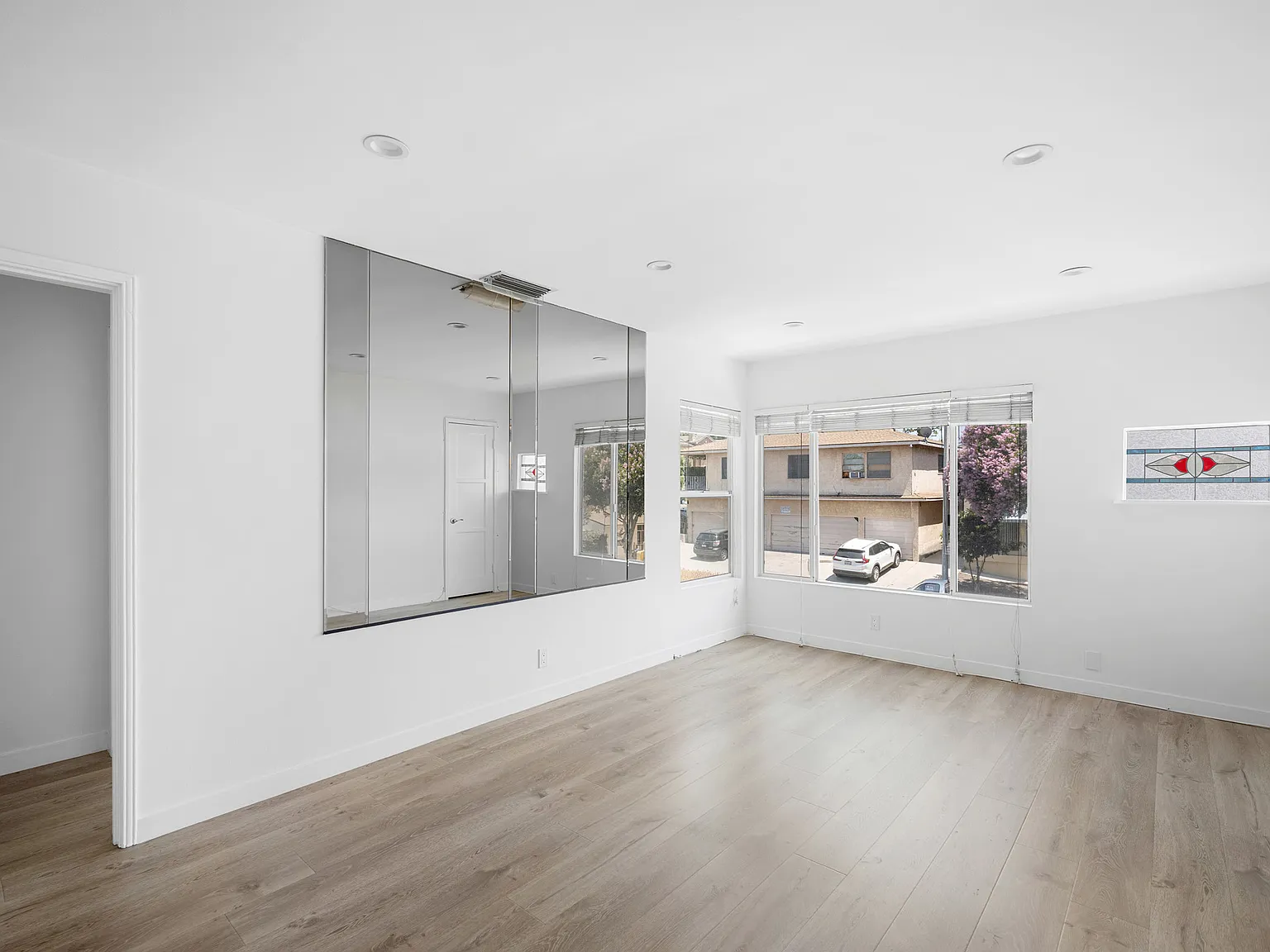 2 bed, 810 sqft, $2,445 — Photo 3