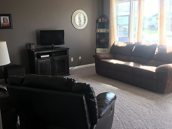 5th image of 1008 Maberly St