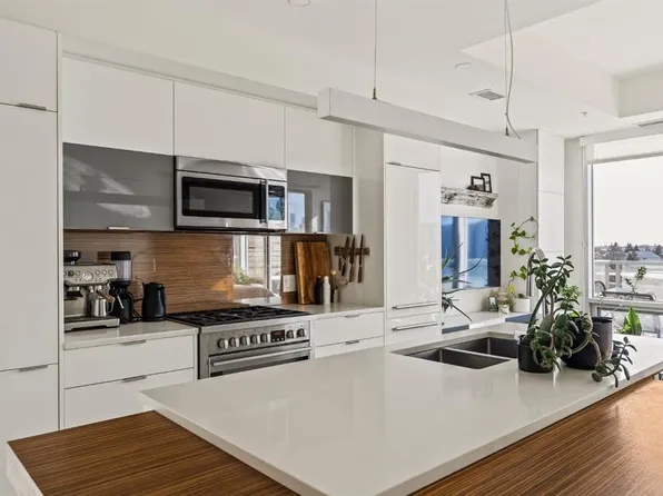 1020 S 9th Ave SE #705, Calgary, AB T2G 0S7