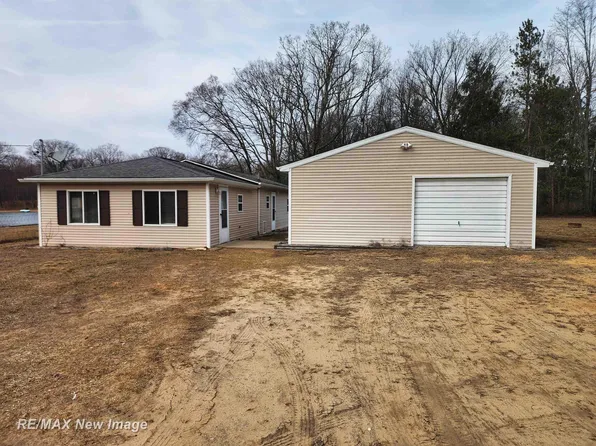 12000 Lakefield Rd, Saint Charles, MI 48655