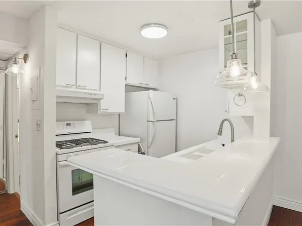 18645 Hatteras St, Tarzana, CA 91356