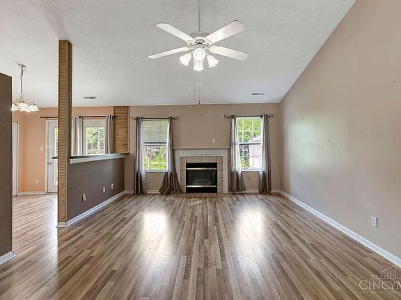 4th image of 890 Hathaway Dr