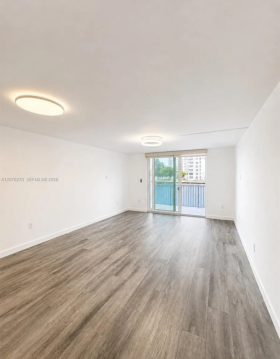 Eden Point North Condo — Photo 4